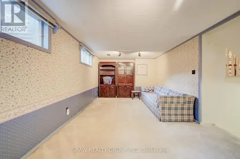 206 Candlewood Crescent Waterloo ON N2L 5Y9