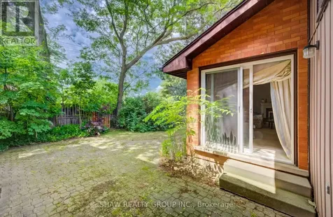 206 Candlewood Crescent Waterloo ON N2L 5Y9
