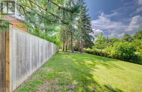 206 Candlewood Crescent Waterloo ON N2L 5Y9