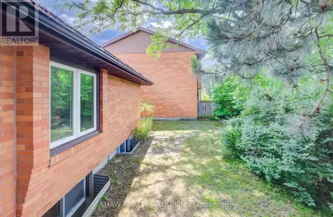 206 Candlewood Crescent Waterloo ON N2L 5Y9
