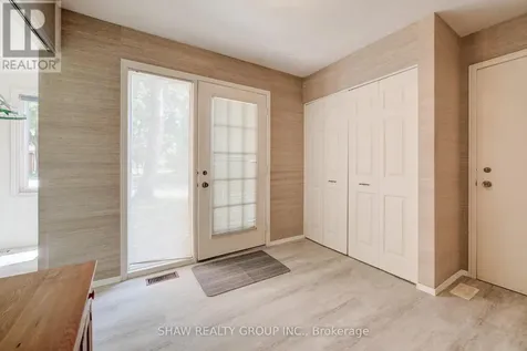 206 Candlewood Crescent Waterloo ON N2L 5Y9