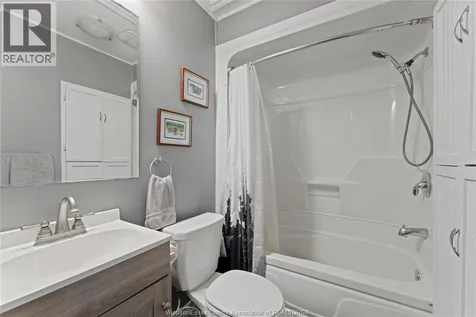 729 William Street Tecumseh ON N8N 2A2