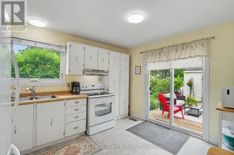 95 Seabrooke Drive Ottawa ON K2L 2H9