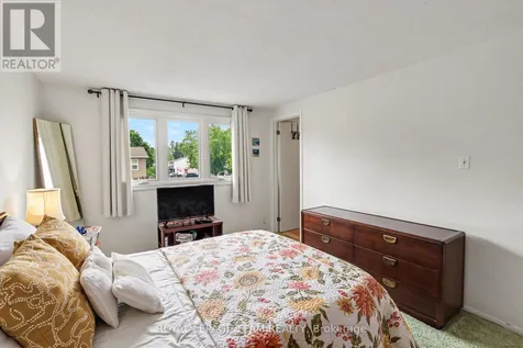 95 Seabrooke Drive Ottawa ON K2L 2H9