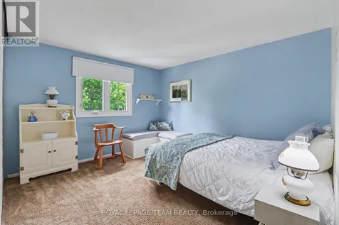 95 Seabrooke Drive Ottawa ON K2L 2H9
