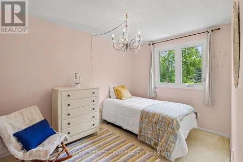 95 Seabrooke Drive Ottawa ON K2L 2H9