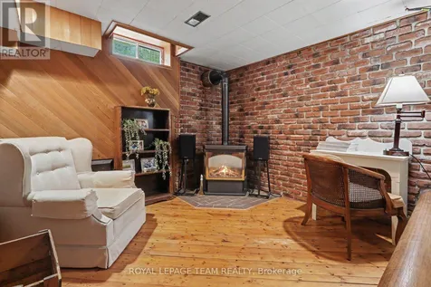 95 Seabrooke Drive Ottawa ON K2L 2H9