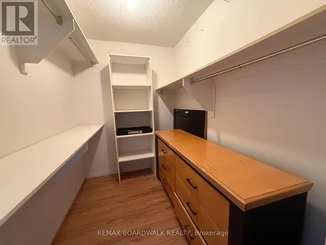 11 Meadowbreeze Drive Ottawa ON K2M 2L6