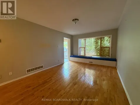 11 Meadowbreeze Drive Ottawa ON K2M 2L6