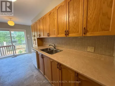 11 Meadowbreeze Drive Ottawa ON K2M 2L6
