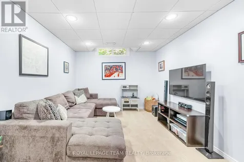 2296 Kay Street Ottawa ON K2C 1J7