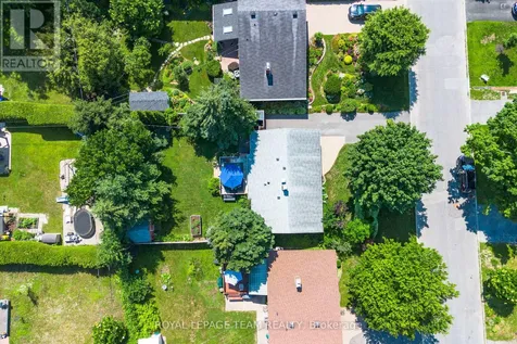 2296 Kay Street Ottawa ON K2C 1J7