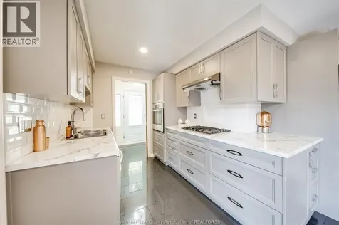 386 Woodridge Tecumseh ON N8N 3A8