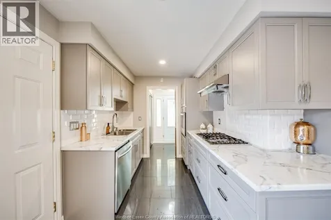 386 Woodridge Tecumseh ON N8N 3A8