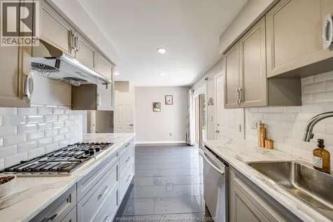 386 Woodridge Tecumseh ON N8N 3A8
