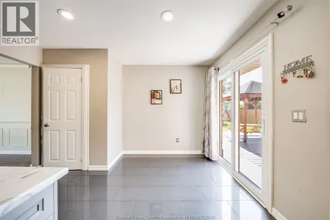 386 Woodridge Tecumseh ON N8N 3A8