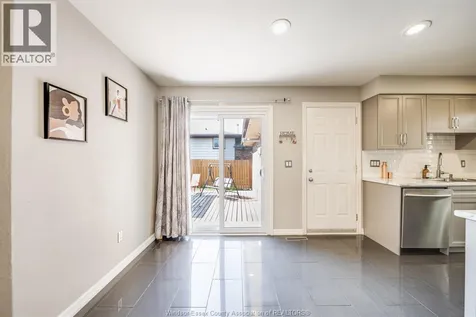 386 Woodridge Tecumseh ON N8N 3A8