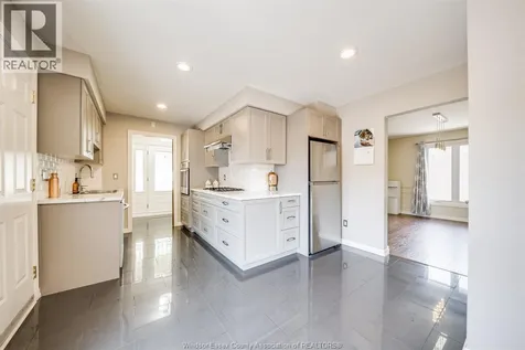 386 Woodridge Tecumseh ON N8N 3A8