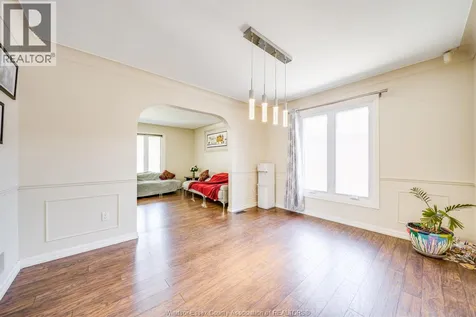 386 Woodridge Tecumseh ON N8N 3A8