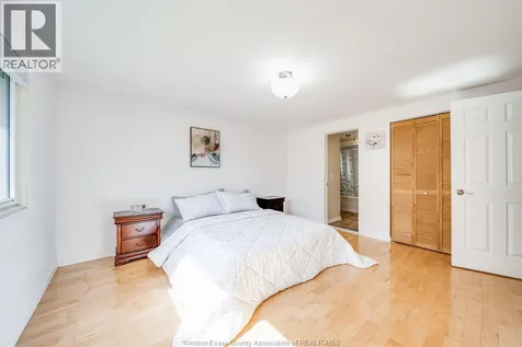 386 Woodridge Tecumseh ON N8N 3A8