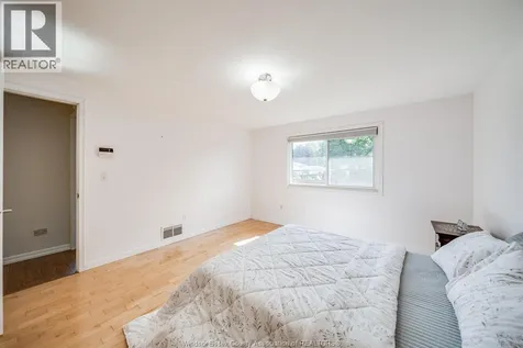 386 Woodridge Tecumseh ON N8N 3A8