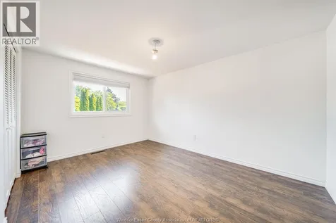 386 Woodridge Tecumseh ON N8N 3A8