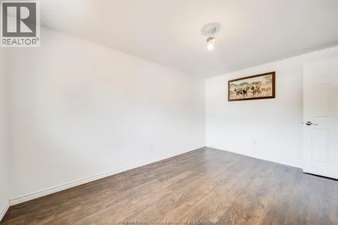 386 Woodridge Tecumseh ON N8N 3A8