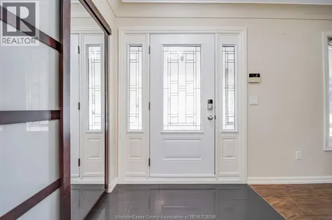 386 Woodridge Tecumseh ON N8N 3A8