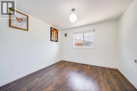 386 Woodridge Tecumseh ON N8N 3A8