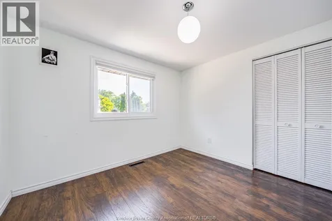 386 Woodridge Tecumseh ON N8N 3A8