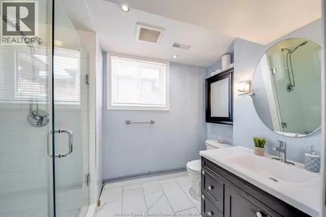 386 Woodridge Tecumseh ON N8N 3A8