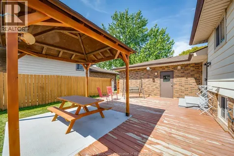 386 Woodridge Tecumseh ON N8N 3A8