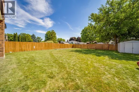 386 Woodridge Tecumseh ON N8N 3A8