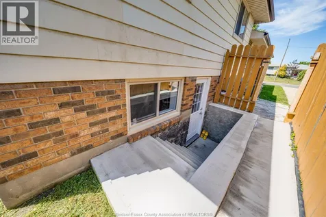 386 Woodridge Tecumseh ON N8N 3A8