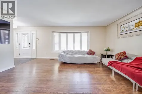 386 Woodridge Tecumseh ON N8N 3A8