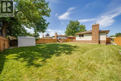 386 Woodridge Tecumseh ON N8N 3A8