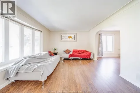 386 Woodridge Tecumseh ON N8N 3A8