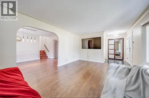 386 Woodridge Tecumseh ON N8N 3A8