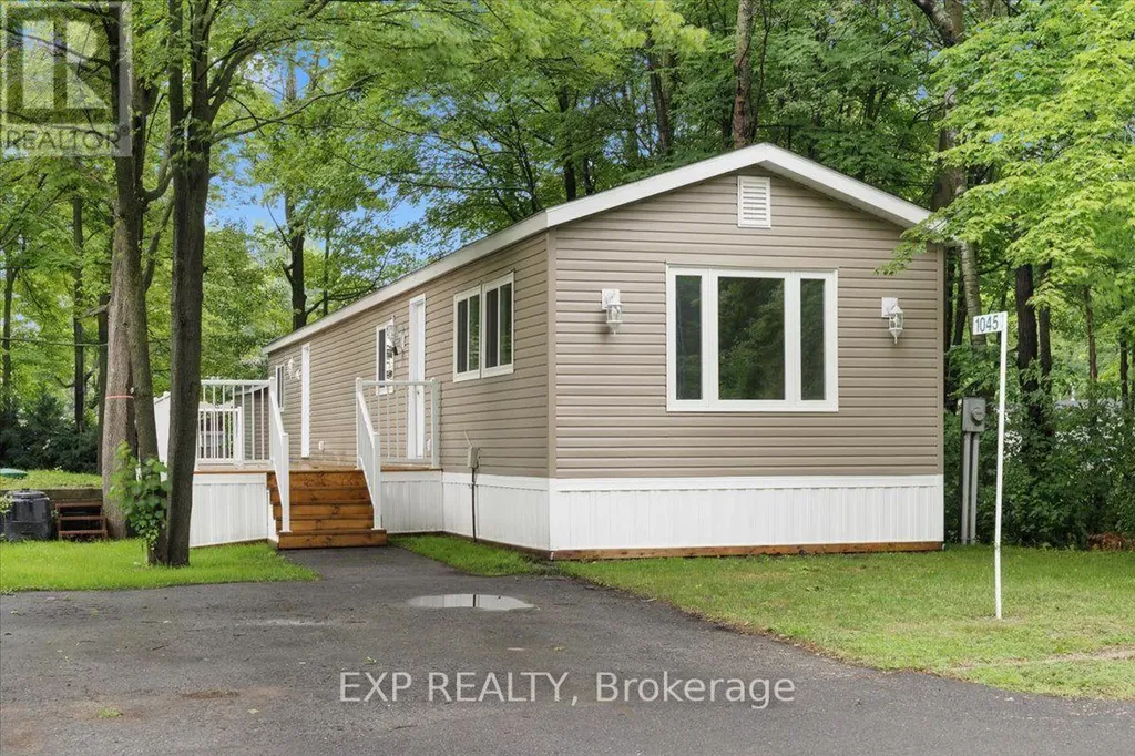 1045 Vista Barrett Private Ottawa ON K4P 1C8