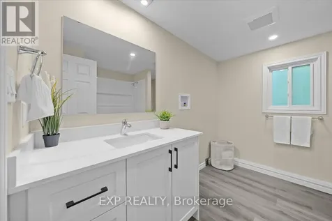 1045 Vista Barrett Private Ottawa ON K4P 1C8