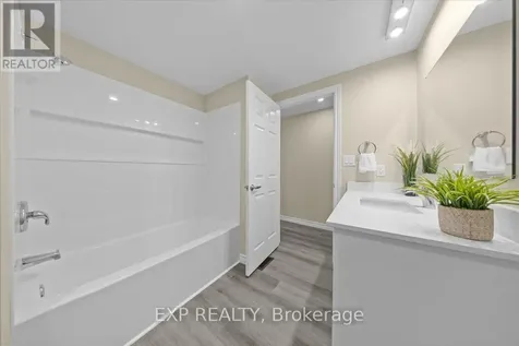 1045 Vista Barrett Private Ottawa ON K4P 1C8