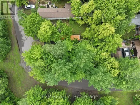 1045 Vista Barrett Private Ottawa ON K4P 1C8