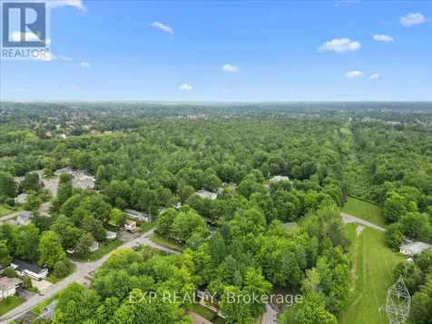 1045 Vista Barrett Private Ottawa ON K4P 1C8