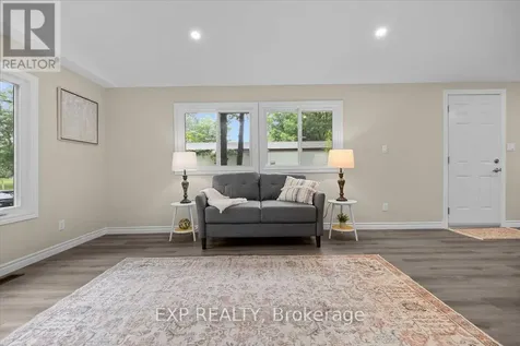 1045 Vista Barrett Private Ottawa ON K4P 1C8
