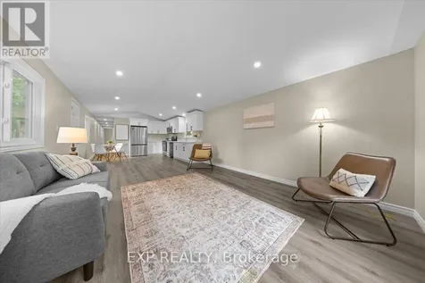 1045 Vista Barrett Private Ottawa ON K4P 1C8