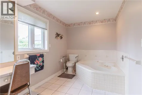 8034 Pinellas Park Drive Niagara Falls ON L2H 3B2