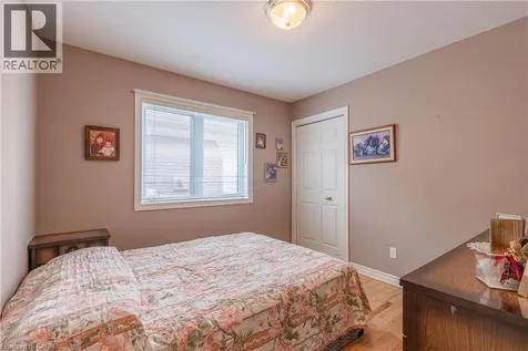 8034 Pinellas Park Drive Niagara Falls ON L2H 3B2