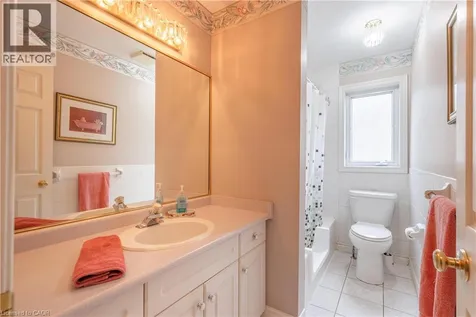 8034 Pinellas Park Drive Niagara Falls ON L2H 3B2