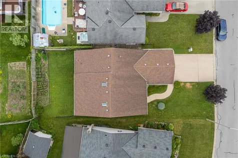 8034 Pinellas Park Drive Niagara Falls ON L2H 3B2