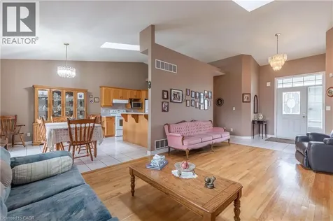 8034 Pinellas Park Drive Niagara Falls ON L2H 3B2